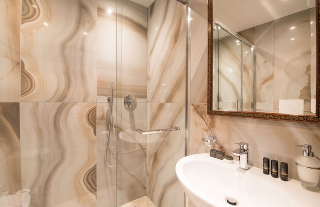 Locanda Leon Bianco on the Grand Canal - Photo 42