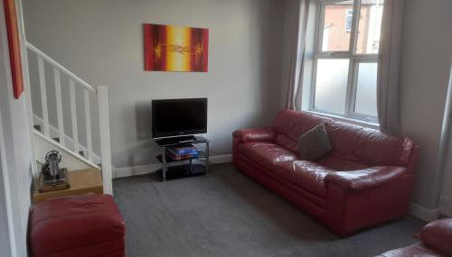Springfield Gardens - 4 Bedroom House, 8 Beds, Close to J26 M1-A52 - Ilkeston - Long Eaton - Nottingham - Derbyshire - 400Mbs WiFi Free Parking! - Foto 3