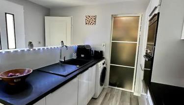 Pavillon de Standing - Parking Privé - Proche CERN/ONU/Genève - Foto 2, stove