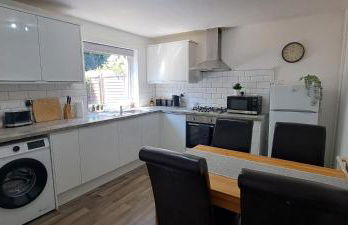 Charming 3 bed near A1 and central Peterborough - Photo 5