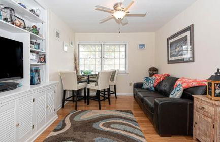 Spacious home with private pool, dock access, and scenic views - Foto 14