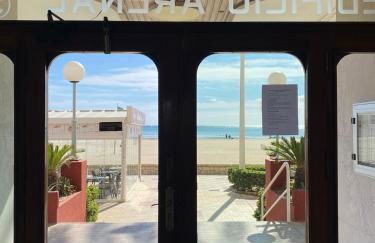 The beach and the sea in front of you - Photo 32