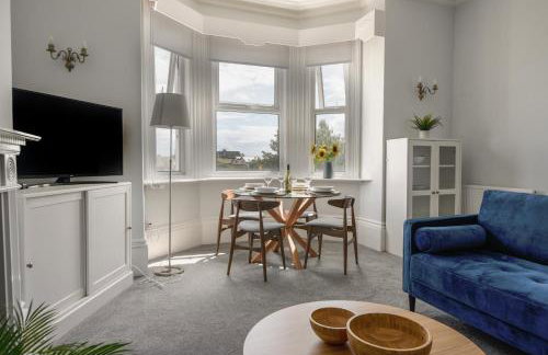 Flat 2, 10 Seafield Road - Photo 5