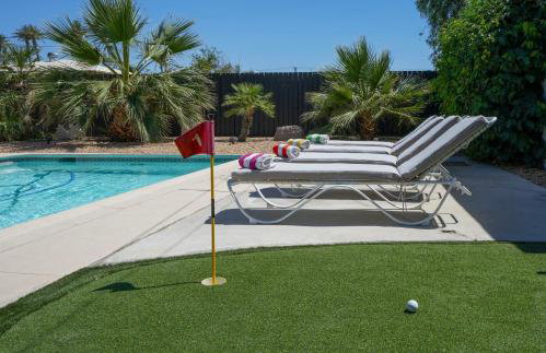 The Pink Cactus - Desert Retreat - Luxe Pool, Golf & Game Room - Foto 25