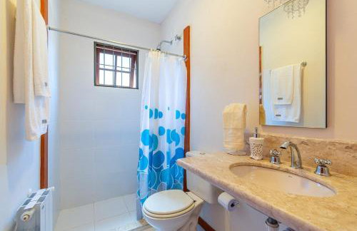 Linda casa em Canela - Jardim, Lareira e Conforto! - Foto 15