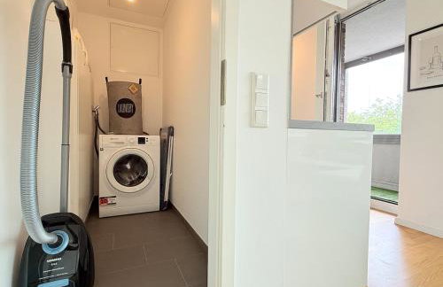 New-three room-Entire Apartment with two Balconies & Garage, Central-Fast Access to City Center - Barmbek -Stadtpark - Foto 14