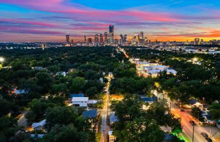 Stylish Home with Firepit Balcony Steps from Austin’s Best Near Rainey St Lady Bird Lake Downtown The Ashlee by AvantStay - Foto 5
