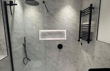 Stunning, newly refurbished flat - Photo 8