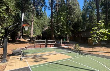 Modern Peaceful Nordic Cabin Near Lake with Pickleball-Basketball Court - Foto 45