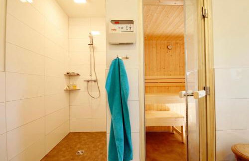 FerienHAUS Marta am Diemelsee im Sauerland mit eigener Sauna, Garten, Terrasse, Balkon und Blick auf den See - Foto 29