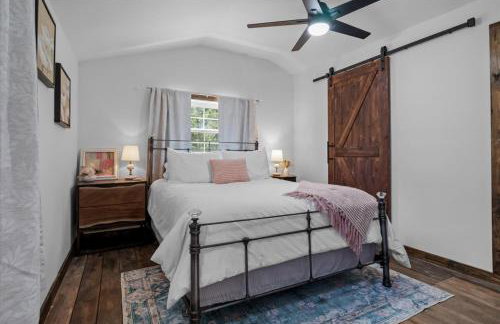 The Heartwood Hideaway-Charming Cabin Getaway-Trails, Creek, and Starry Nights - Foto 51