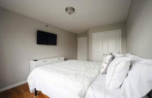 Newark Liberty Brick House - Private Bedroom 3 - Foto 34