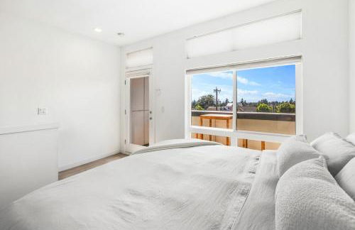 NEW! Central Ballard 3BR Townhome Fits 8 Free Parking AC Family Friendly - Foto 13