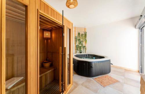 Sauna et Spa, piscine chauffée, Gîte le Carrousel - Photo 17