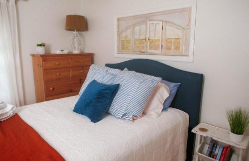 Serene Lakefront Home with Hot Tub and Boat for Rent! - Foto 11