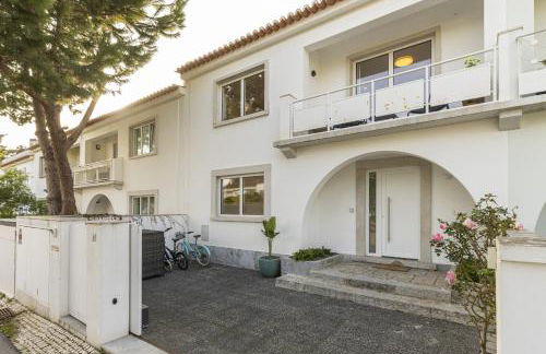 Contemporary Restelo Pool Haven - Photo 6