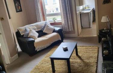 Spacious 2-Level Home by the Beach & Transport - Foto 21