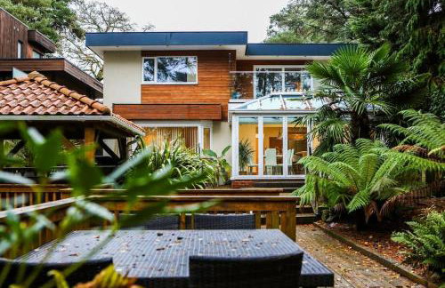 Hot Tub/Football Court/Sleeps 12/Luxury Villa - Photo 55