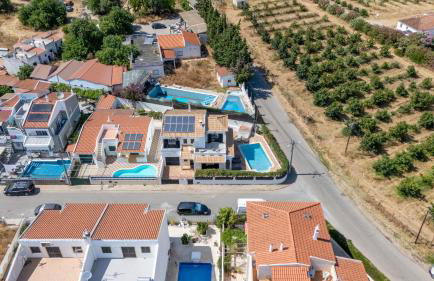 Stylish 3 BDR Retreat with Pool by LovelyStay - Foto 40