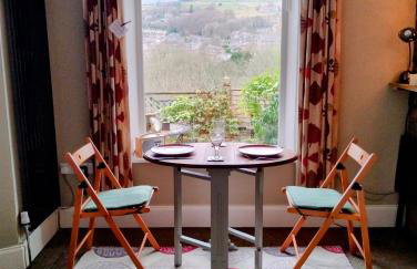 The Cabin - Great Views, Garden, Netflix, Near Town - Photo 3