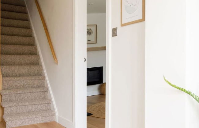 Mariners Stylish Beachside Getaway With Sea Views - Photo 7