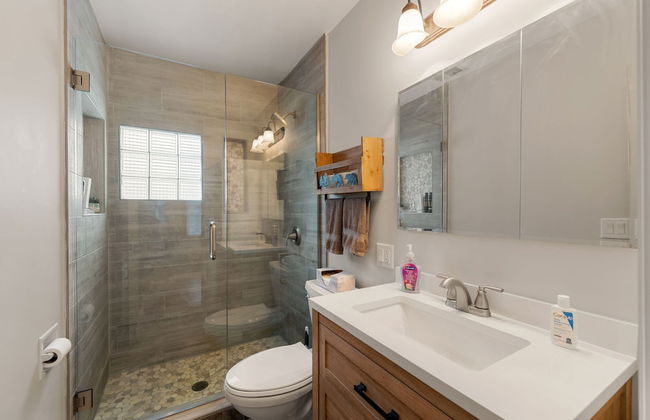 Cozy 3BR Cabin With Hot Tub on Nippersink Creek - Foto 25