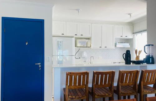 Apto com ar-cond e piscina a 100m mar praia da Enseada - Foto 16