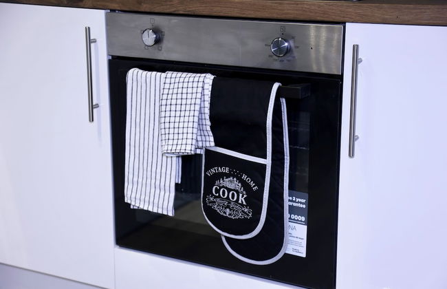 Captivating 1-bed Apartment in Nottingham - Photo 15