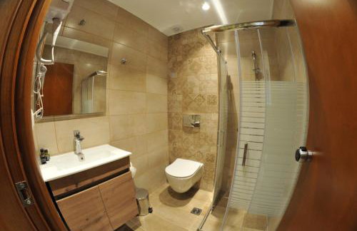 Η ΦΛΩΚΑΤΗ - Foto 3