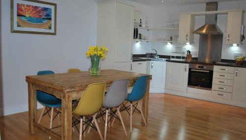 For the Shore, Fistral Beach Newquay - 2 Bed 2 bath - Private Parking with garage for 2 vehicles - Foto 4, dishwasher, pet friendly, minibar