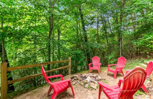 Amazing Creek View Cabin w/ Hot Tub, Firepit & Pool Table - Foto 66