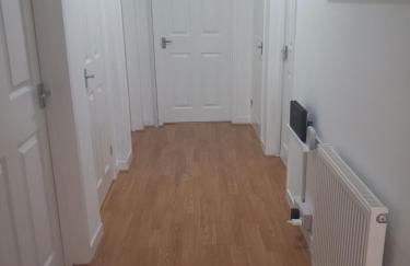 Douglas Apartment - Trains to Edin & Glasgow - Private Parking - Photo 16