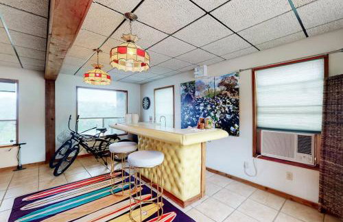 Mid-Century Modern Lake House with Private Waterfront Pool & Boat Dock - Photo 24