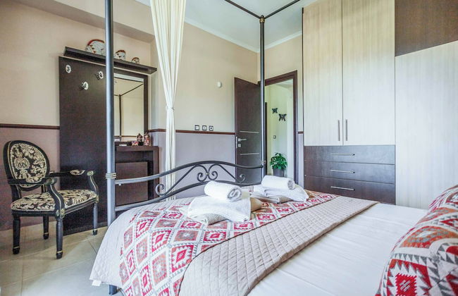 Maggie Alonia - Photo 8