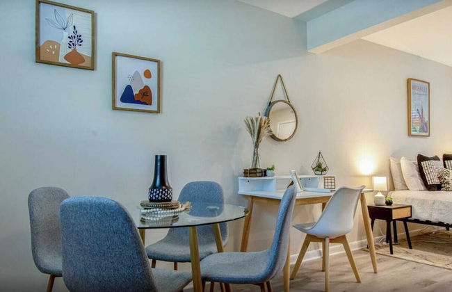 Centrally Located Studio Near Downtown - Photo 13