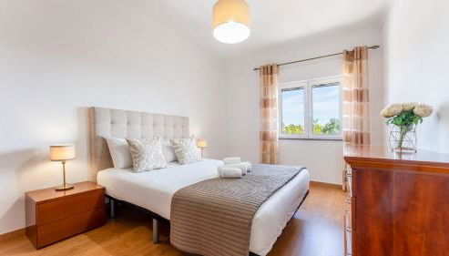 Sunny 3BDR Apt with Pool in Ferreiras by LovelyStay - Foto 3