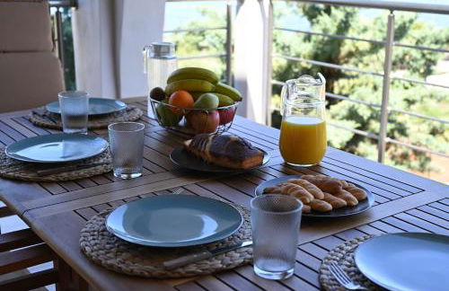 Unick Seaview Luxury Living - Photo 13