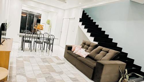 Sobrado aconchegante e espaçoso, ótima opção! - Foto 4