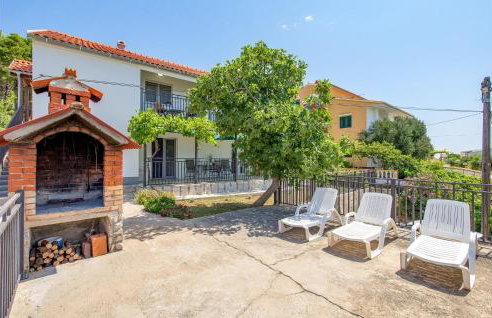 1 Bedroom Lovely Apartment In Vlasici - Foto 2