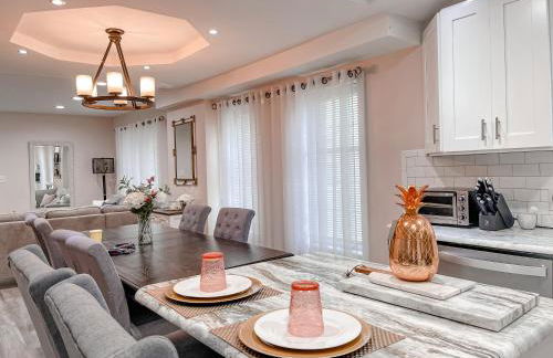 Cheerful & Modern Home w/ a Walkout Deck Area - Foto 11