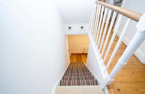 4 Bedroom Winchester Town House, central, parking - Foto 50