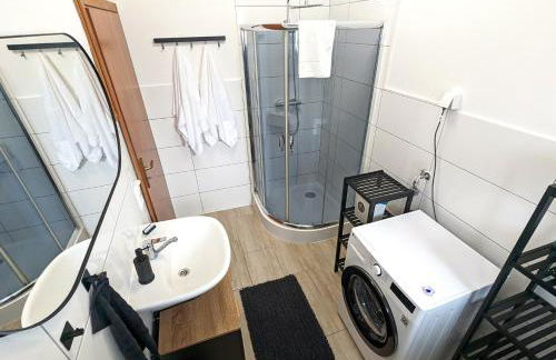 BesTime - 5 Schlafzimmer, Wohnzimmer, Küche, Waschtrockner, Terrasse, Smart-TVs, Netflix, Tischfußball - Foto 35