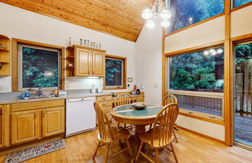 Redwood Rest Getaway - A-Frame with Hot Tub & Deck - Foto 5