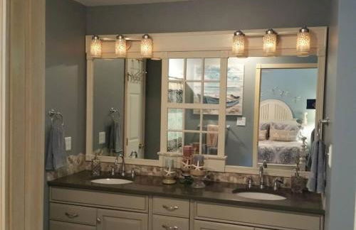 LakePath Beach House - XL hot tub, walk to beach - Foto 8