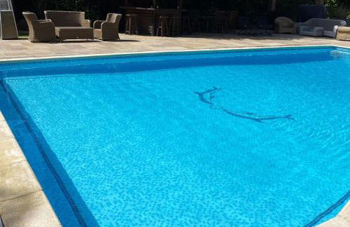 3 Bedroom Lodge Hotub pool in Horsley Surrey UK - Photo 63