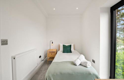 3 Bed House near Purley, by ARP Homes, Free Parking, Ideal for Long Stays & Insurance Bookings - Foto 25