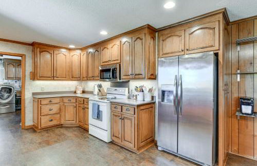 Spacious Mount Pleasant Home with Grill and Yard! - Foto 7