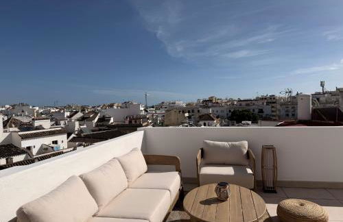 NEW - Old Town Modern Apartment Close to Beach - Photo 25