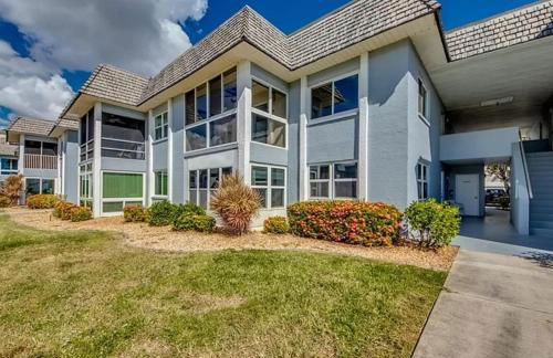 Gorgeous 2 Bedroom Waterfront Condo - Foto 27