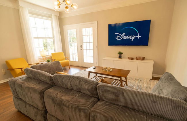 Magical Themed 3BR Townhouse Near the Parks - Foto 2